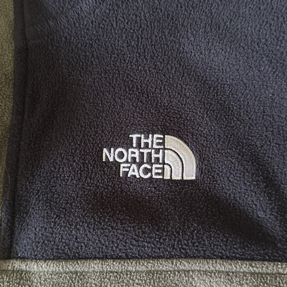 The North Face Boys Fleece quarter button up. - Picture 3 of 3